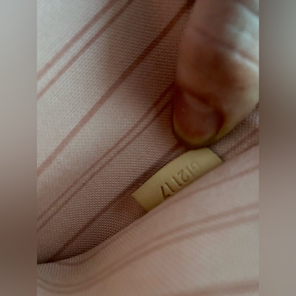 ❗️SOLD❗️Tahitian Neverfull Pouch - Picture 9 of 9